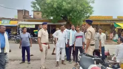 इंद्रगढ़: लाखेरी में रेलवे जन जागरूकता अभियान के तहत आरपीएफ ने चलाया समझाइश अभियान