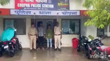 घोड़ाडोंगरी: चोपना पुलिस ने डूल्हारा गांव में कार से अवैध शराब ले जा रहे 2 आरोपियों को किया गिरफ्तार