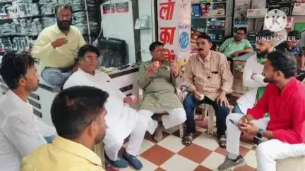 मनेंद्रगढ़ के पूर्व विधायक विनय जायसवाल ने चिरमिरी में जनता से मुलाकात की, समस्याएं सुनीं और समाधान का भरोसा दिया
