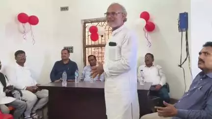 आजादी के वक्त लोगों के लिए खाद्यान्न जुटाना मुश्किल था।प्रमाणित बीजों और रासायनिक उर्वरकों ने देश को आत्मनिर्भर बनाया।