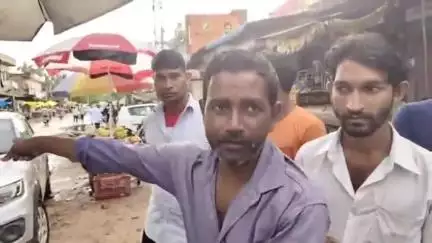 हिण्डौन: टीकाकुंड हनुमान मंदिर के पास फल मंडी में नगरपरिषद की लापरवाही से व्याप्त कीचड़ व गंदगी से परेशान दुकानदार व उपभोक्ता#jan