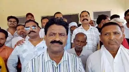 यूपी इटावा में कथा वाचकों के साथ अपमान करने वालों के खिलाफ यादव महासभा पन्ना द्वारा मुख्यमंत्री के नाम सोपे ज्ञापन