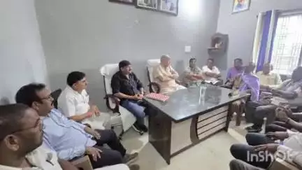 थानखम्हरिया: साजा के ब्लाक कांग्रेस कार्यालय में कांग्रेसियों की बैठक संपन्न, पूर्व कैबिनेट मंत्री रविंद्र चौबे रहे उपस्थित