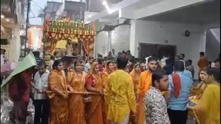 उचेहरा: उंचेहरा नगर में वर्षा के बीच निकली भगवान जगन्नाथ स्वामी की रथ यात्रा, पुलिस बल रहा साथ