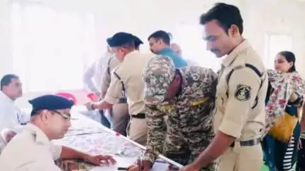 मुंगेली: पुलिस लाइन में आयोजित स्वास्थ्य शिविर में पुलिस अधिकारियों, कर्मचारियों और उनके परिवारों का किया गया स्वास्थ्य परीक्षण