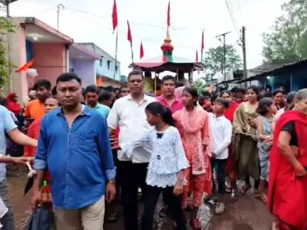 केरेडारी: केरेडारी के चट्टी बरियातु में रथ मेला, डिज्नीलैंड बना आकर्षण का केंद्र