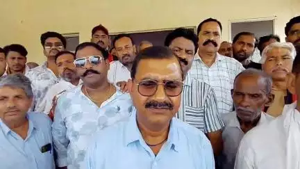 यूपी इटावा में हुए कथा वाचकों के  साथ दुर्व्यवहार के चलते पन्ना यादव सभा ने सौंपा मुख्यमंत्री के नाम ज्ञापन