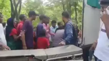दुलमी: शीशाटांड-रकुवा गांव के पास दो बाइक की टक्कर में तीन युवक घायल, सीएचसी गोला से एक रेफर