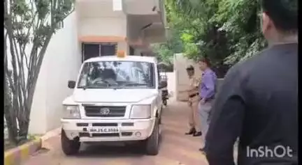 पोलिस निरीक्षक मारूती शेळके व महीला अमलदार मुक्ता लोखंडे पोलीस सेवेतुन निलंबित,विशेष पो.महानिरीक्षकांचे आदेश