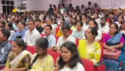 মোহনপুর: আগরতলার মুক্তধারা অডিটোরিয়ামে ২২২  জনের হাতে সরকারি চাকরির অফার লেটার তুলে দিলেন মুখ্যমন্ত্রী