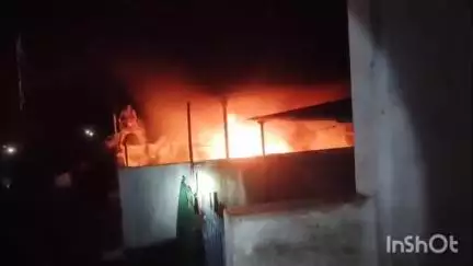 धमधा: नंदिनी टाउनशिप में सनसनीखेज वारदात, घर का दरवाजा बंद कर लगाई आग, स्विफ्ट कार और स्कूटी जलकर खाक