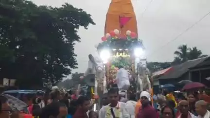 ভগবানপুর ১: কাজলাগড়ে আজ ইসকন তেহট্ট নাম সংকীর্তনের রথের দড়িতে টান দিয়ে রথযাত্রার সূচনা করলেন বিধায়ক রবীন্দ্রনাথ মাইতি
