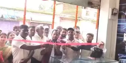 इचाक: दर्जी मोहल्ला में 'फैशन रेलॉट' कपड़ा दुकान का उद्घाटन, मेंस वियर का मिलेगा आकर्षक कलेक्शन