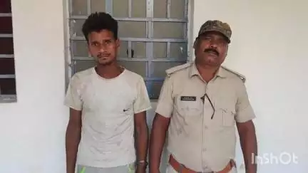 बिहारीगंज: रायगंज गांव में पुलिस ने छापा मारकर प्रभास कुमार को शराब पीने के जुर्म में गिरफ्तार किया