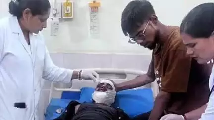 पूर्णागिरि: खटीमा में आवारा पशु की चपेट में आए बाइक सवार 2 युवक हुए जख्मी