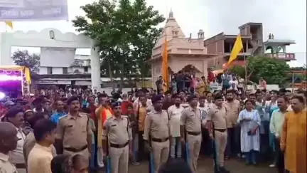 पवई: रथ पर सवार होकर नगर भ्रमण पर निकले जगत के नाथ, भाई बलभद्र और बहन सुभद्रा भी साथ थे