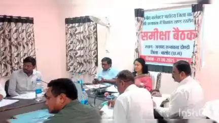 डौण्डी: कलेक्टर दिव्या उमेश मिश्रा ने आज जनपद पंचायत डौण्डी के सभाकक्ष में विकासखण्ड स्तरीय अधिकारियों की समीक्षा बैठक की