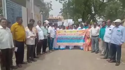 కనిగిరి: పట్టణంలో మలేరియా నివారణ మాసోత్సవాల సందర్భంగా కనిగిరి డిప్యూటీ డిఎం అండ్ హెచ్ ఓ డాక్టర్ సృజన ఆధ్వర్యంలో అవగాహన ర్యాలీ