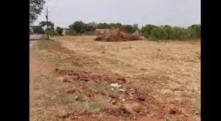 ప్రభుత్వ స్థలాలపై భూ బకాసురల కన్ను..