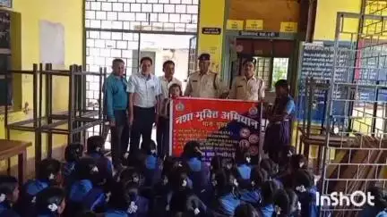 गुरूर: गुरुर पुलिस ने स्कूली बच्चों को गुड टच-बैड टच के बारे में दी जानकारी