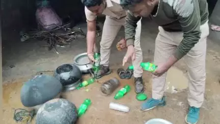 মানবাজার ১: শুঁড়িগড়া,ফতেপুর,দুবরাজপুর,চল্লারহাট এলাকায় চোলাই মদের বিরুদ্ধে অভিযান আবগারি দপ্তরের