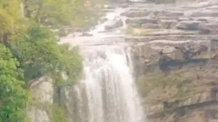बिजौलिया: मेनाल में पर्यटकों की सुरक्षा के लिए कड़े इंतजाम, 150 फीट ऊंचे झरने के पास जंजीरें लगाकर हादसों पर लगाई रोक