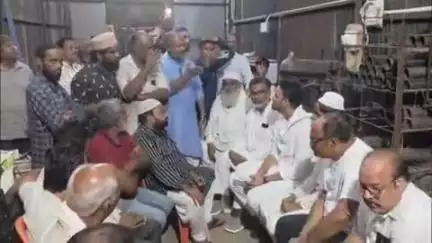 खालवा: पूर्व कैबिनेट मंत्री सचिन यादव ने पंधाना रोड पर पीड़ित परिवार से मुलाकात की