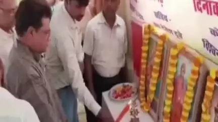 आज़मगढ़: भारत विकास परिषद के संस्थापक डॉ. सूरत प्रकाश की जयंती पर राजघाट पर 58 हजार की लागत से टीन सेट का लोकार्पण