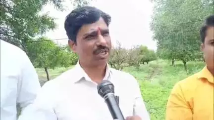 बदनापूर: आ.बबनराव लोणीकरनी शेतकऱ्यांची दोन्ही हात जोडून माफी मागावी शेतकरी सं.कृती समितीचे अध्यक्ष म्हसलेकर अकोला येथे मागणी