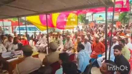 नानपारा: नानपारा राजा बाजार पुलिस चौकी में एएसपी के नेतृत्व में मोहर्रम को लेकर शांति समिति की बैठक हुई