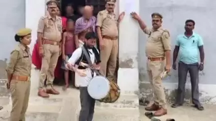 ज्ञानपुर: पुलिस ने फरार अभियुक्त के घर कराई मुनादी, नोटिस किया चस्पा