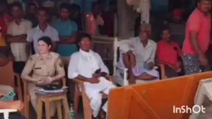 रुपौली: पुरानी नन्द गोला mevपोक्सो एक्ट में फरार एक अभियुक्त के घर कुर्की जप्ती