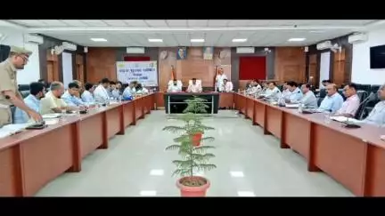 गौरीगंज: जिलाधिकारी ने जिला सड़क सुरक्षा समिति की बैठक की, यातायात नियमों के लिए जागरूकता अभियान चलाने के दिए निर्देश