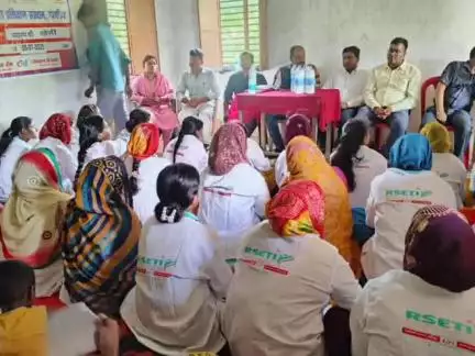 गोगरी: माधवपुर पंचायत में मशरूम की खेती के लिए 10 दिवसीय प्रशिक्षण दिया जा रहा है