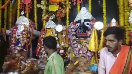 कोटा: शुक्रवार को धर्म नगरी रतनपुर के गज किला स्थित श्रीजगन्नाथ मंदिर में श्रद्धालुओं की भीड़ लगी