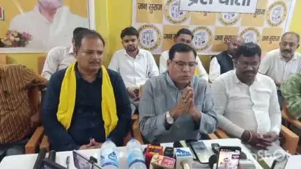 लक्ष्मीपुर: चुनाव आयोग द्वारा पार्टी को स्कूल बैग चुनाव चिन्ह आवंटित किए जाने का प्रदेश महासचिव ने जमुई में किया स्वागत
