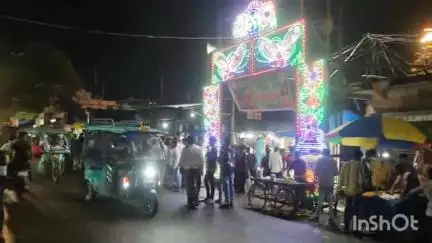 पाकुड़: रथ मेला मैदान में नकली नोटों के साथ महिला यारीदारी करते हुए पकड़ी गई, लोगों ने पुलिस को सौंपा