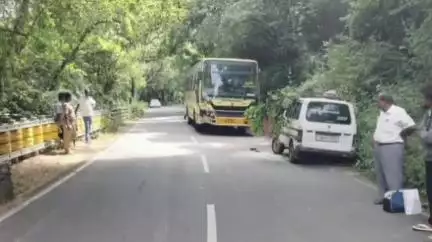 கொடைக்கானல்: கொடைக்கானல் மலைச்சாலையில் அரசு பேருந்து மீது ஆம்னி வேன் மோதி பழ வியாபாரி பரிதாபமாக உயிர் இழந்தார்