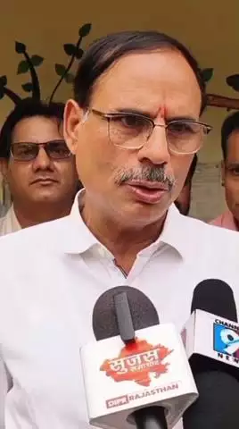 मौजमाबाद: निदेशक समेकित बाल विकास सेवाएं वासुदेव मालावत ने आंगनबाड़ी केन्द्र का आकस्मिक निरीक्षण किया