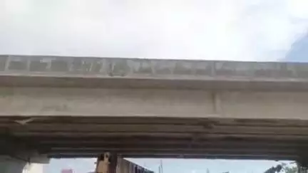 पीलीभीत: जिले में ओवर ब्रिज निर्माण समेत तीन बड़े प्रोजेक्ट अधूरे, जनता को उठानी पड़ रही परेशानी