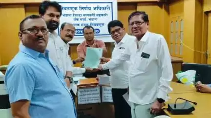 तुमसर: जिल्हा मध्यवर्ती सहकारी बँक सार्वत्रिक निवडणूक करिता भाजप तुमसर विधानसभा प्रमुख प्रदीप पडोळे यांचा नामांकन अर्ज दाखल