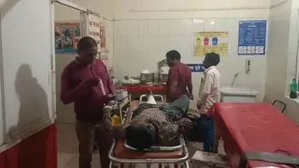 उन्नाव: आजाद मार्ग के पास तेज रफ्तार बाइक सवार ने पैदल जा रहे व्यक्ति को पीछे से मारी जोरदार टक्कर, व्यक्ति हुआ घायल