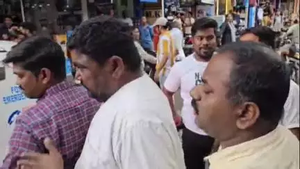 ಧಾರವಾಡ: ನಕಲಿ ಚಿನ್ನ ಮಾರಾಟ ಮಾಡುತ್ತಿದ್ದ ವಂಚಕರಿಗೆ ಧಾರವಾಡ ನಗರದಲ್ಲಿ ಧರ್ಮದೇಟು #Localissue