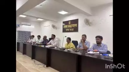 अरवल: जिला निर्वाचन अधिकारी के नेतृत्व में मतदाता पुनरीक्षण को लेकर हुई बैठक