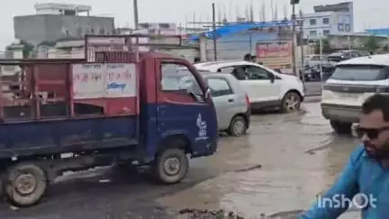 अंबिकापुर: अंबिकापुर शहर के खरसिया चौक से दरिमा चौक तक सड़क की हालत खराब, राहगीर लगातार हो रहे परेशान #jansamasya