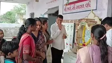 વાઘોડિયા: તાલુકાની 57 પ્રાથમિક શાળા અને આંગણવાડી બાલવાટિકામાં 1100 બાળકોને શાળા પ્રવેશોત્સવ દરમિયાન પ્રવેશ
