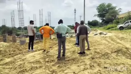 रेलमगरा: गोगाथला उप स्वास्थ्य केंद्र के निर्माण कार्य का निरीक्षण करते हुए अधिकारियों ने गुणवत्ता बनाए रखने के दिए निर्देश