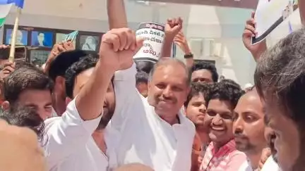 టపాసుల కేసులో మాజీ ఎమ్మెల్యేలు, ఎంపీపీకి బెయిల్