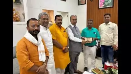 महराजगंज: महाराजगंज विधानसभा क्षेत्र की समस्या को लेकर पूर्व विधायक ने स्वास्थ्य मंत्री से मुलाकात की