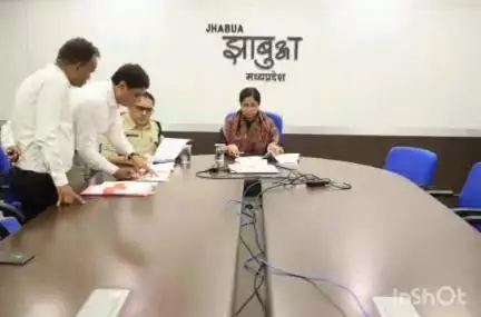 झाबुआ: कलेक्टर ने जघन्य एवं सनसनीखेज मामलों की समीक्षा बैठक आयोजित की